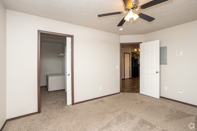 1BR, 1BA - 818SF - Bedroom - Harvest Acres