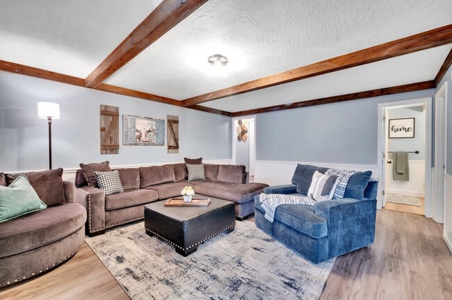 Building Photo - 10 High Meadows Dr Unit ID1236830P