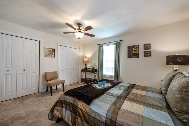 Building Photo - Laurel Bluff Apartments and Townhomes