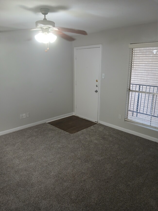 947 Sq. Ft. 2x2 Living Room - Spring Oaks Apartments