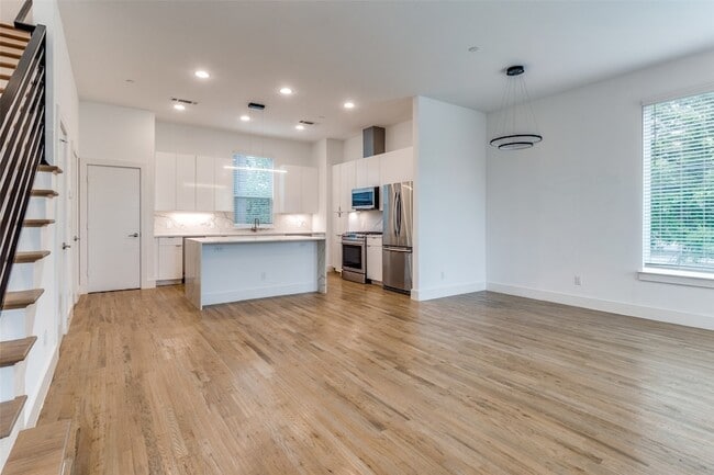 Photo - 1828 N Garrett Ave Unit 102
