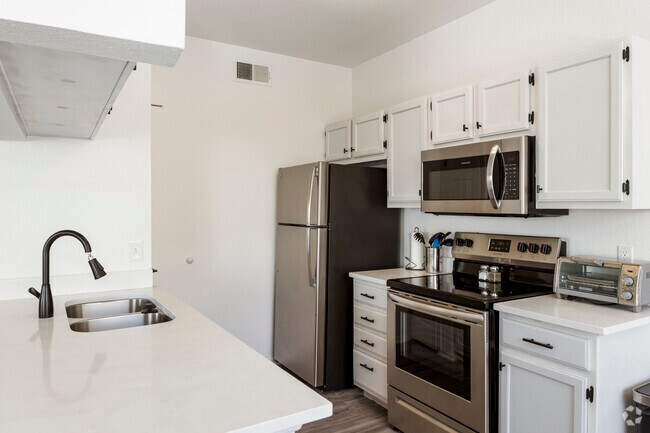 1BR, 1BA - 916SF - Kitchen - Red Rox Villas