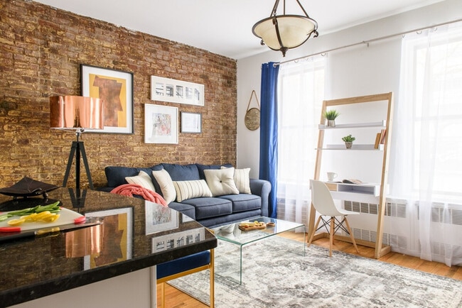 Building Photo - 233 E 26th St Unit FL3-ID1021856P