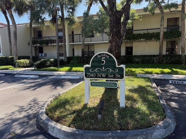 Building Photo - 7340 NW 1st St Unit 102