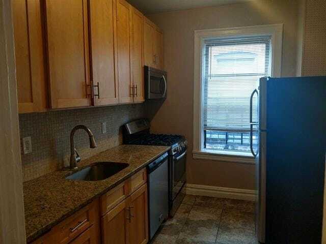 Building Photo - 118 Corbin Ave