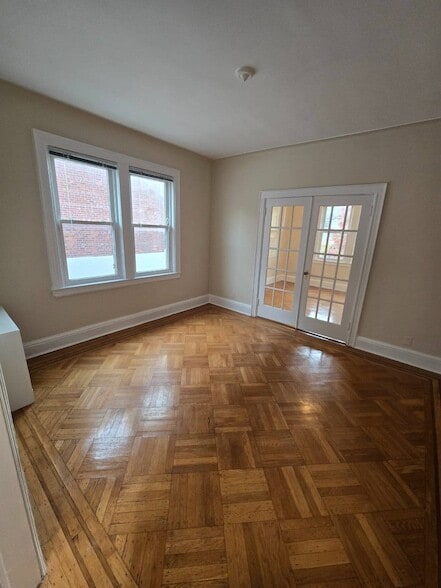 Photo - 51-20 47th St