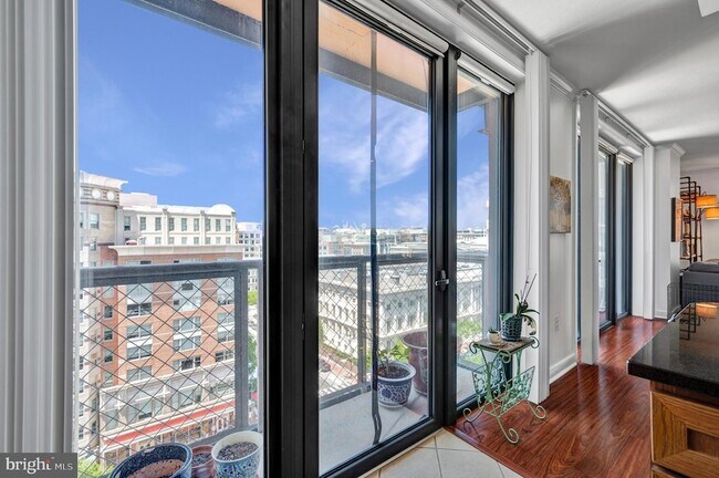 Building Photo - 616 E St NW Unit 1118