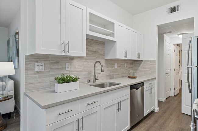B - 2BR, 1BA - 873SF - Kitchen - Park Wood Apartments