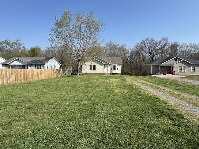 Building Photo - 518 Bruce Jenner Dr