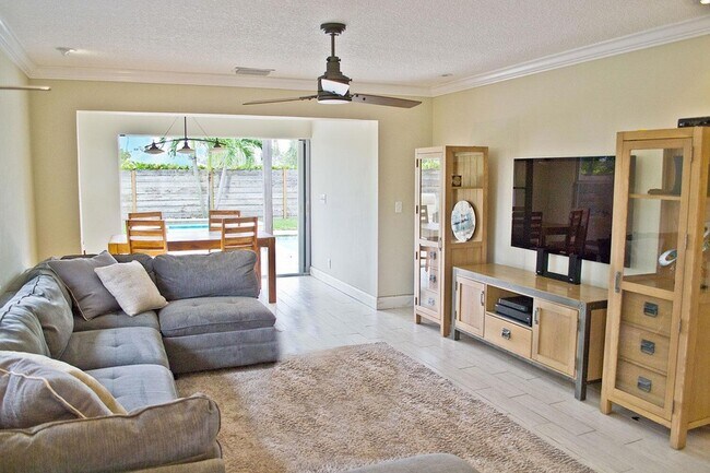 Photo - 922 Turner Rd