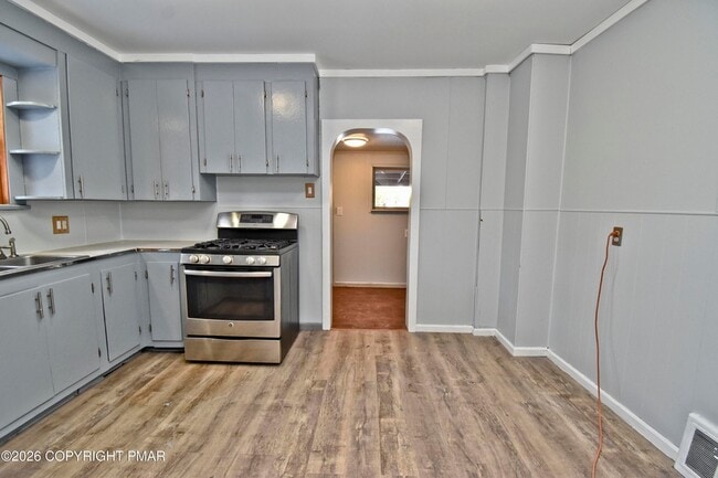 Photo - 198 Grove St