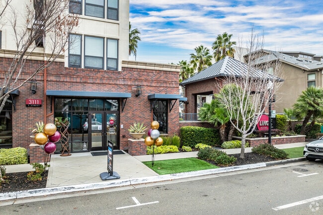 Leasing Office - LINQ Midtown