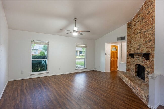 Photo - 2804 Oxford Ln