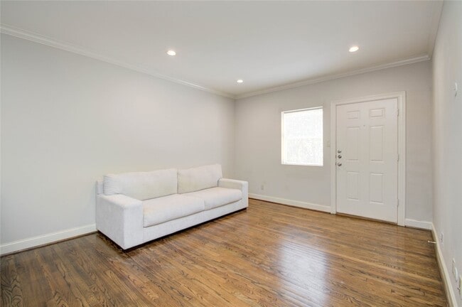 Photo - 6503 Mapleridge St