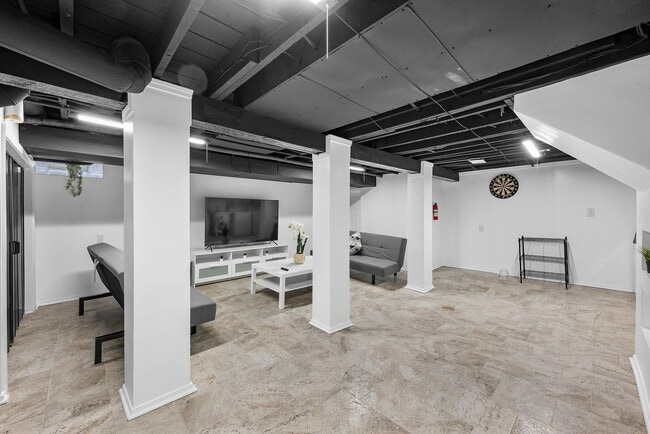 Building Photo - 2009 Sharon St Unit ID1345029P