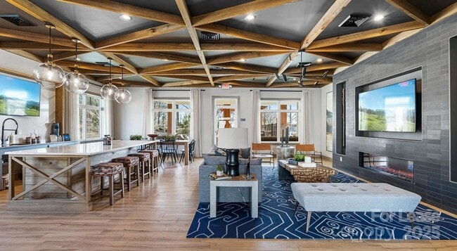 Photo - 525 Wayforth Rd NW