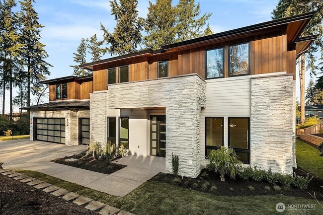 Building Photo - 9206 NE 24th St