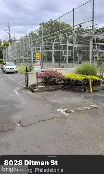 Photo - 8030-8000 Ditman St