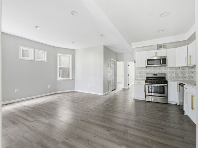 Photo - 23 Bayview Ave