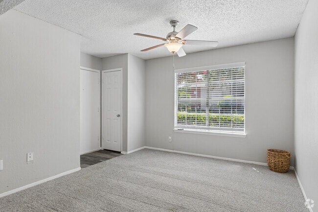 A1 1BR, 1BA - 525SF - Living Room - Crestbrook Apartments