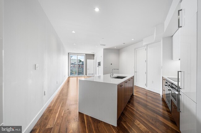 Photo - 621-23 S 24th St Unit 208