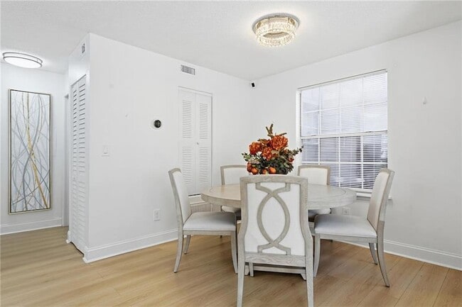 Photo - 904 Wentworth Ct