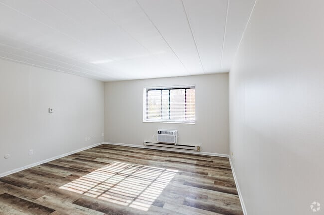 1BR, 1BA - 655SF - Living Room - Brittany Apartments