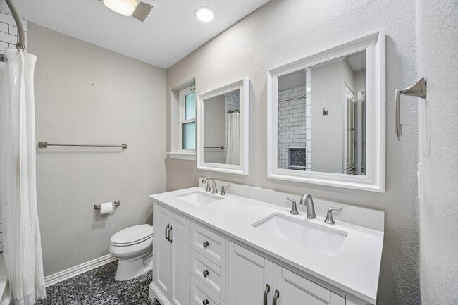 Photo - 2223 Freeland Way