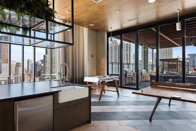 Photo - 823 N Clark St Unit ID1029588P