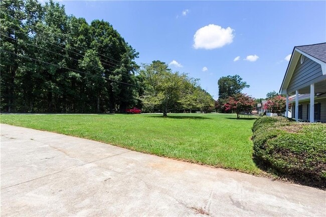 Photo - 374 McGiboney Rd