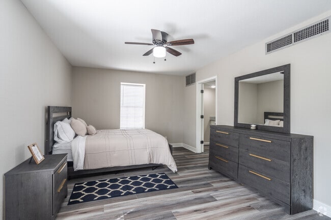 2BR, 2BA - 1008SF - Longfellow Apartments