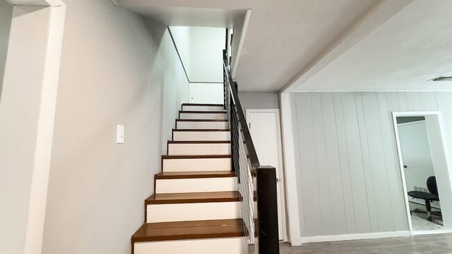 Photo - 212 Ave L