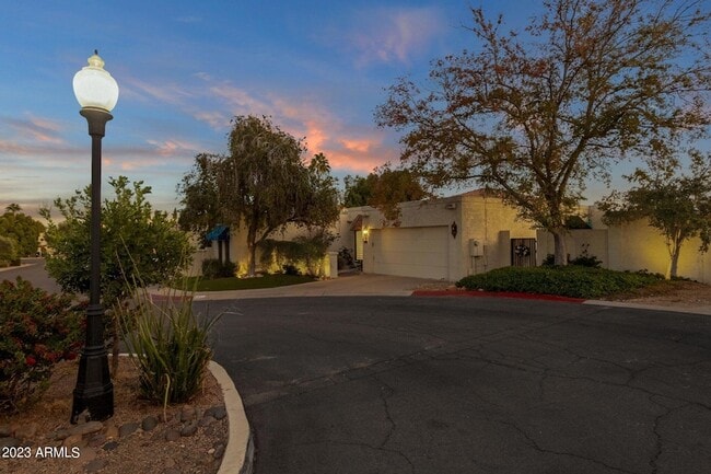 Photo - 4611 E Desert Dr