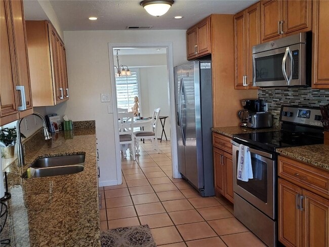 Photo - 2745 Cardwell Way