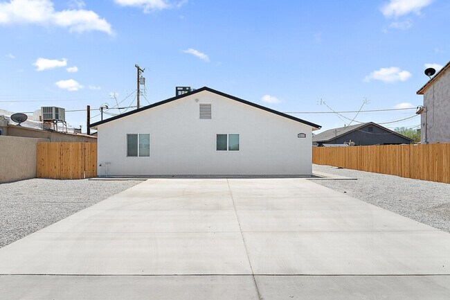 Photo - 1732 E Elwood St Unit SI ID1244308P
