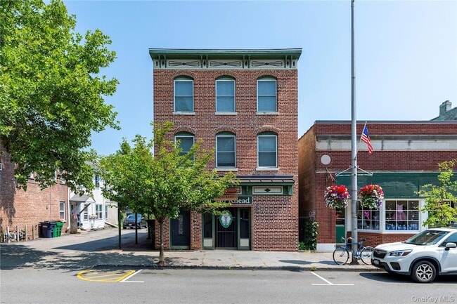 Building Photo - 308 Main St Unit 2
