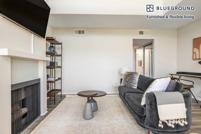 Photo - 960 N Alfred St Unit SI FL2-ID431