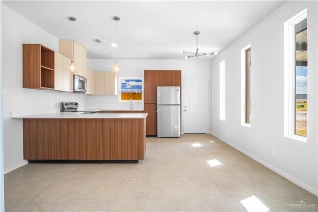 Photo - 704 N Alexandrite Ave Unit 1