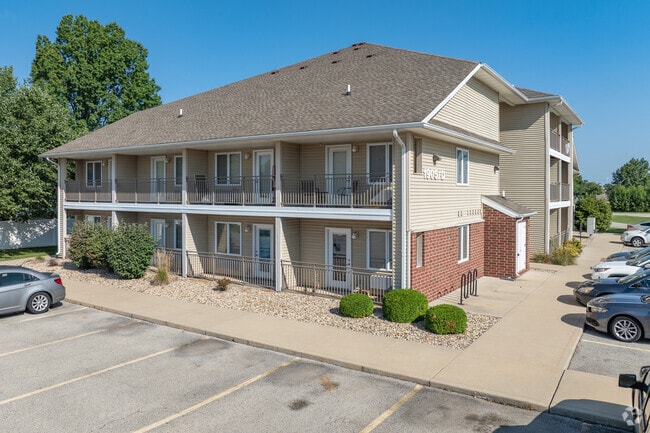 1905 N Cunningham - Eastland Apartments