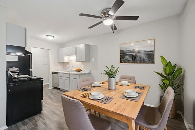 Photo - Rochester Square