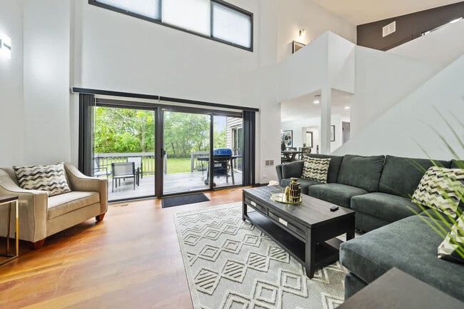 Building Photo - 38369 N Manor Ave Unit ID1237862P