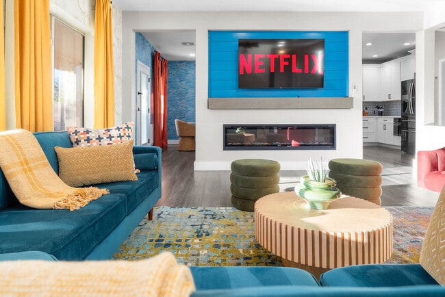 Building Photo - 4900 S Springs Dr Unit SI ID1499899P