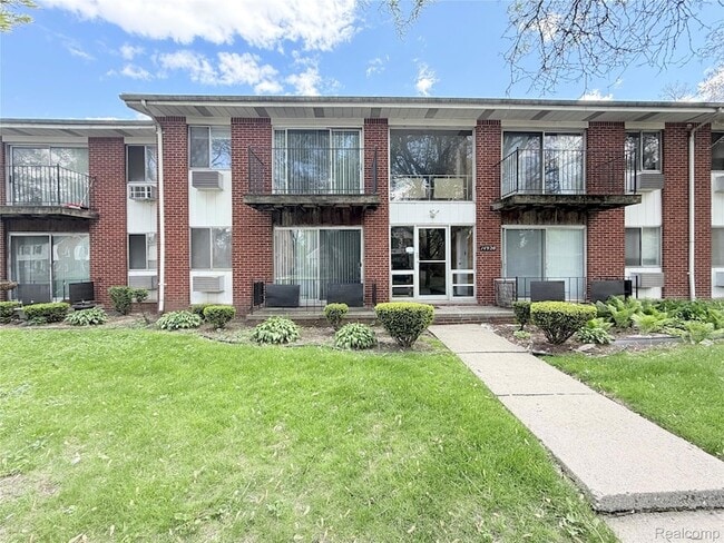Building Photo - 14940 Longacre St