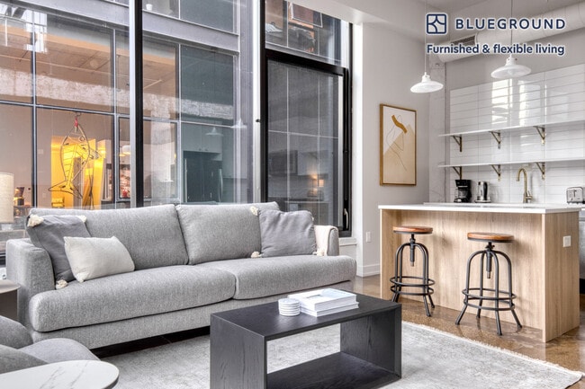 Photo - 676 N La Salle Dr Unit FL6-ID894