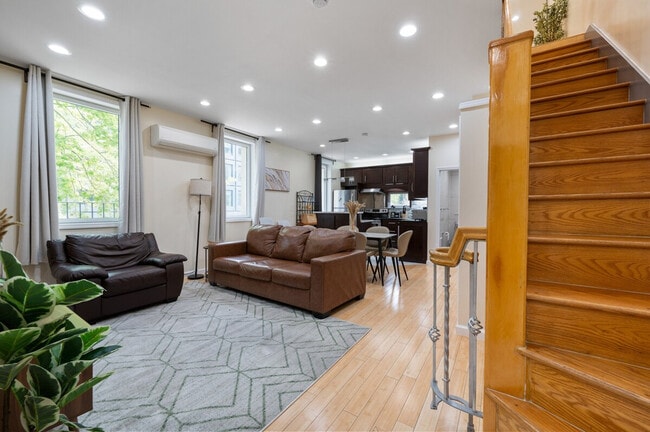 Building Photo - 318 E 62nd St Unit SI ID1323935P