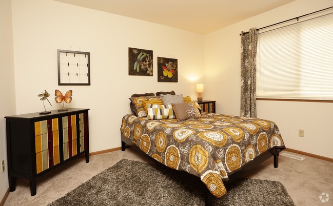 Photo - Meadow Springs Apartments