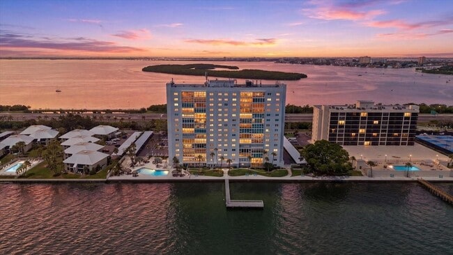 Building Photo - 7200 Sunshine Skyway Ln S Unit 6G