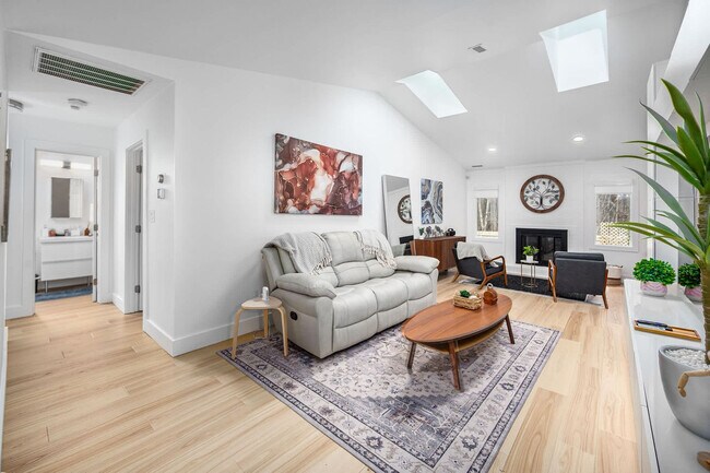 Photo - 405 Reynolds Ave Unit ID1300723P