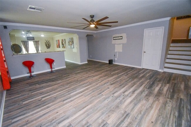 Photo - 12114 Helvick Cres Ave