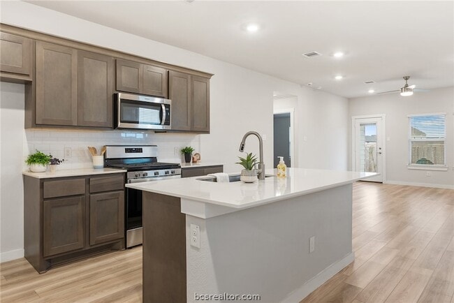 Photo - 918 Kickapoo Ln